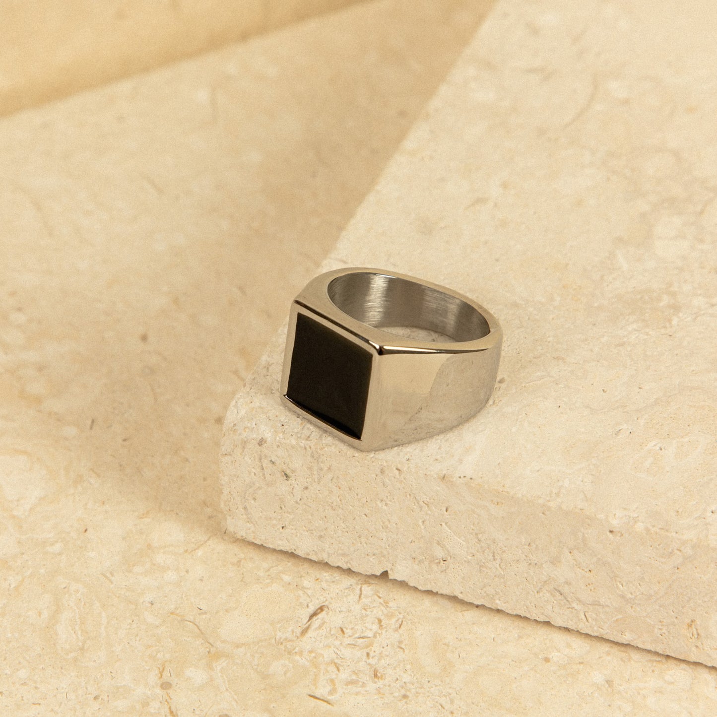 Anillo Placa negra Cuadrada